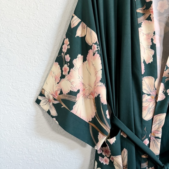 Plus Size Women's Kimono Long Robe•Vintage
Floral•One-Size fits most US 1X 2X 3X - Picture 4 of 11